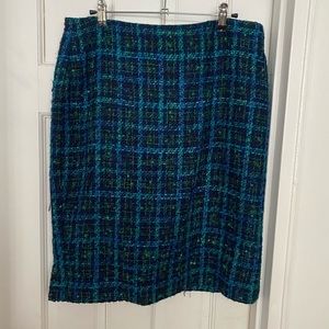 Karl Lagerfeld Paris Pencil Skirt. Tweed Knee Length Lined Zip Back.